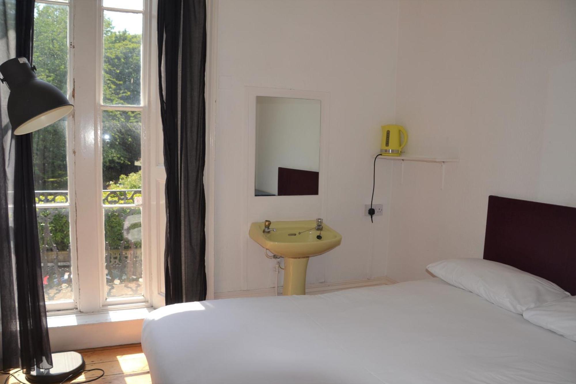 Westbourne Place Rooms - By Clifton Short Lets Бристоль Номер фото